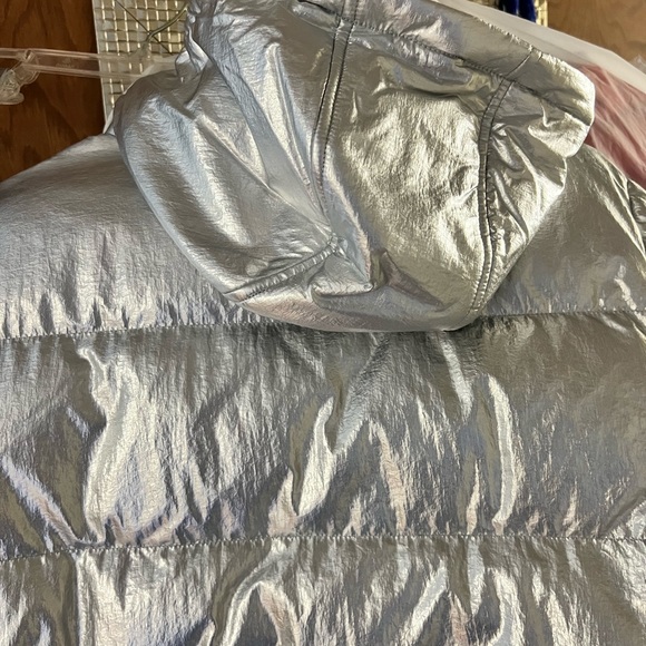 SILVER METALLIC WINTER COAT BY MICHAEL KORS… SIZE LARGE… NEW WITH TAGS. - Picture 8 of 16